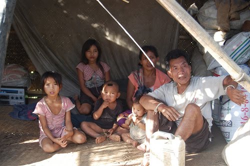 [11.+Hmong+villagers.jpg]