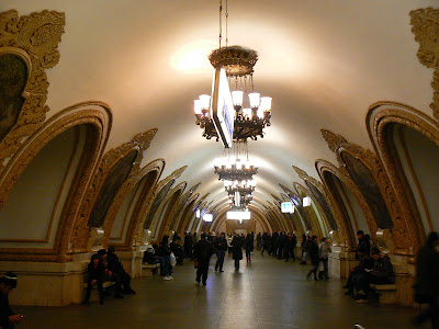 Imagini Rusia: statia metro Kropotinskaya Moscova