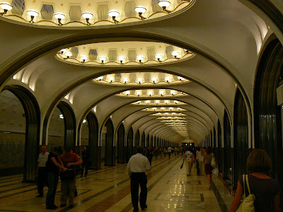 Atractii Rusia: statia metro Mayakovskaya