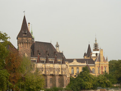 Copia Palatului Huniazilor din Budapesta