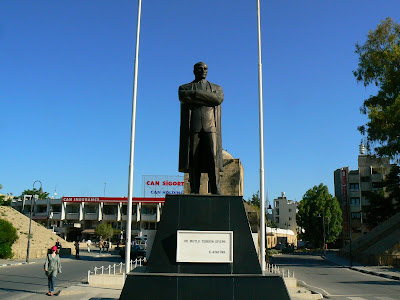 Imagini Cipru de Nord: statuia lui Ataturk Nicosia