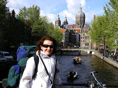 Obiective turistice Olanda: canale in Amsterdam si Oude Kerk