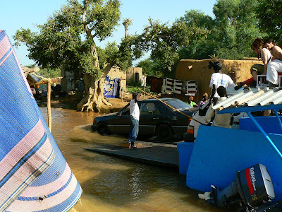 Imagini Mali: ferry de Djenne Imagini Djenne: ferry peste fluviul Niger