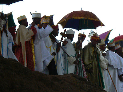 Imagini Etiopia: Craciun la Lalibela Beta Maryam procesiune preoti