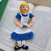 Alice in Wonderland reading character Crochet Bookmark Pattern PDF file