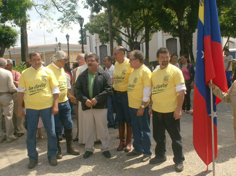 Cabalgateros junto al Alcalde Ramón Moncada