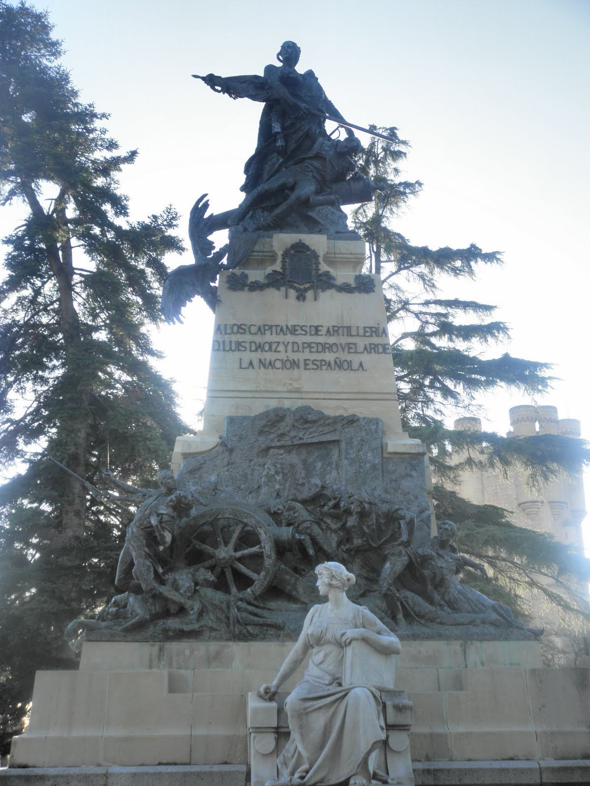 GUERRA DE LA INDEPENDENCIA 1808-1814: Monumento a los Héroes del 2 de Mayo