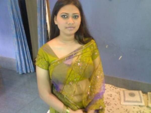 Celebraitys Hot And Sexy Images Desi Mallu Aunty Open Blouse Without