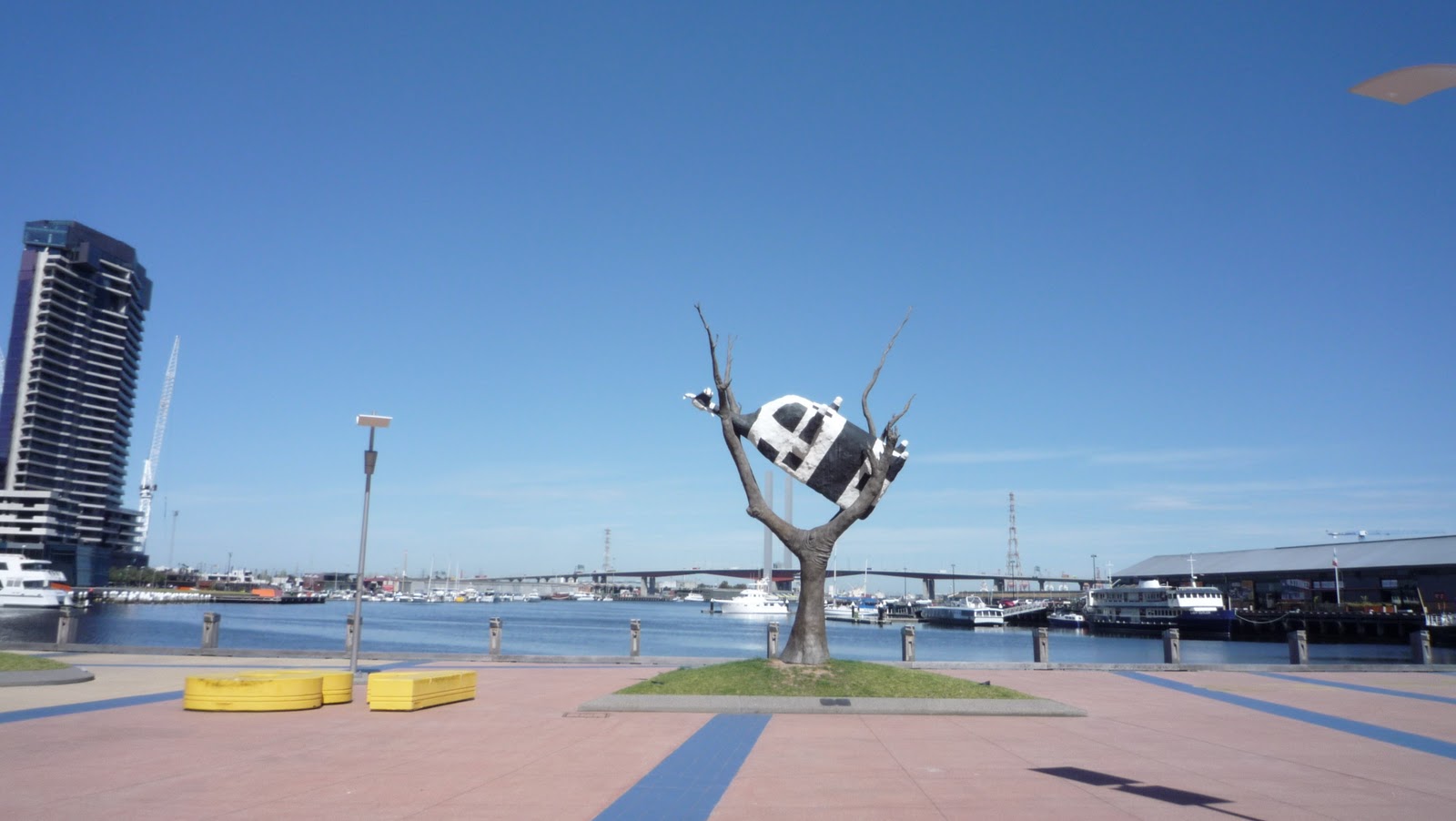 wrzosowe.pole Melbourne, rzezby uliczne 1