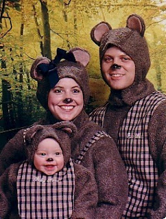 https://4.bp.blogspot.com/_Dn9PVeD8ezA/RmhpRHoBb_I/AAAAAAAAAeA/KTZoyKl2B7A/s320/Bear+family+1+.JPG