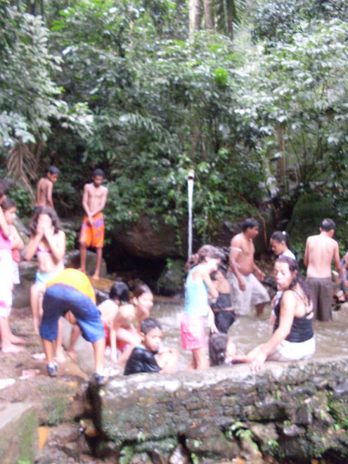 a bica onde se tem acesso pela trilha da bica