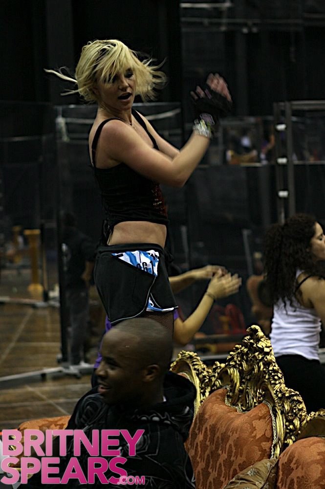 [britneytourrehearse2.JPG]