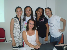 Gabriella, Raymara, Adriana, Eu e Drª em Linguística professora Ronice Muller de Quadros.