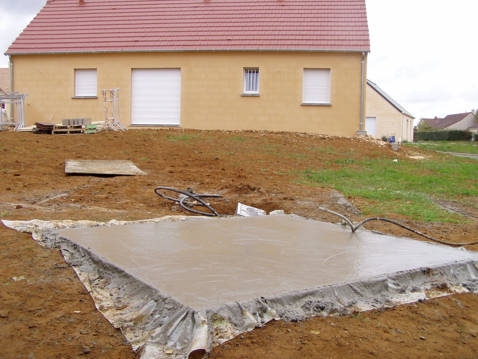 Notre Maison à Coulans sur Gée (Adeline et Mickael): La Dalle pour abri