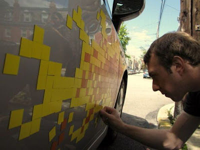Auto Toyota con decoración de Stickers en 8 Bits