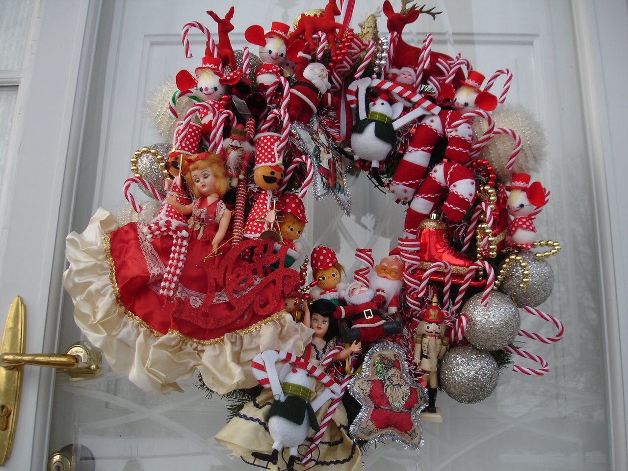 [add+candy+wreath+outdoor+photos+003.jpg]