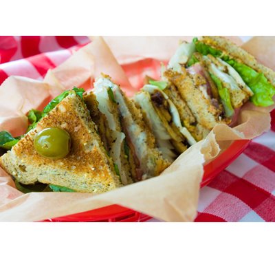 [club-sandwich-vegan-400-2.jpg]