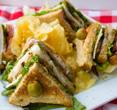 [club-sandwich-vegan-400-13.jpg]