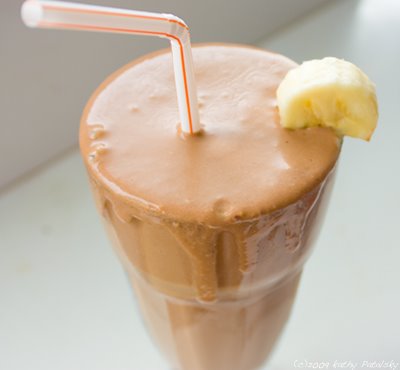 [melted-peanut-butter-cup-shake-400-5.jpg]