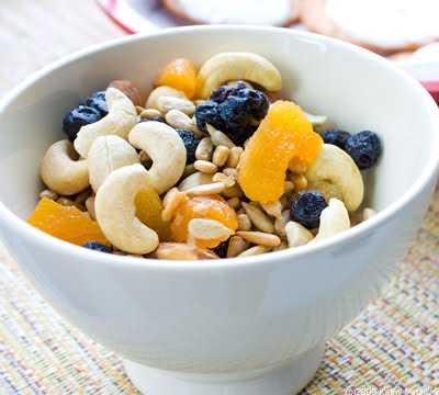 [trail-mix-crackers-2.jpg]