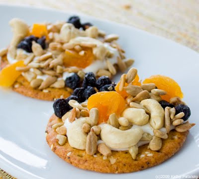 [trail-mix-crackers-11.jpg]
