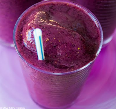 [razzle-dazzle-acai-smoothie-9.jpg]