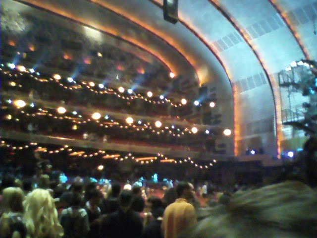 [inside-radio-city-vmas.jpg]