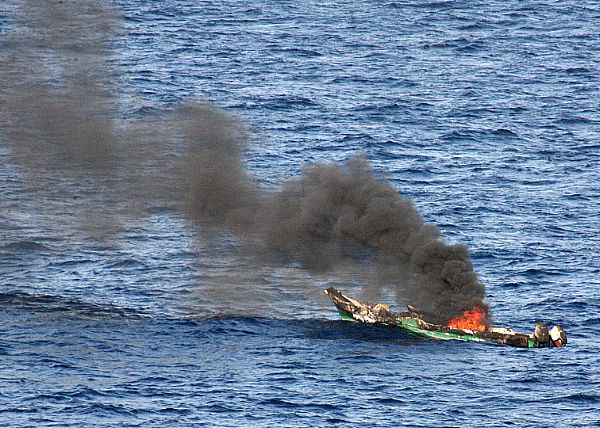 EagleSpeak: Somali Pirates: USS Ashland Captures Pirates