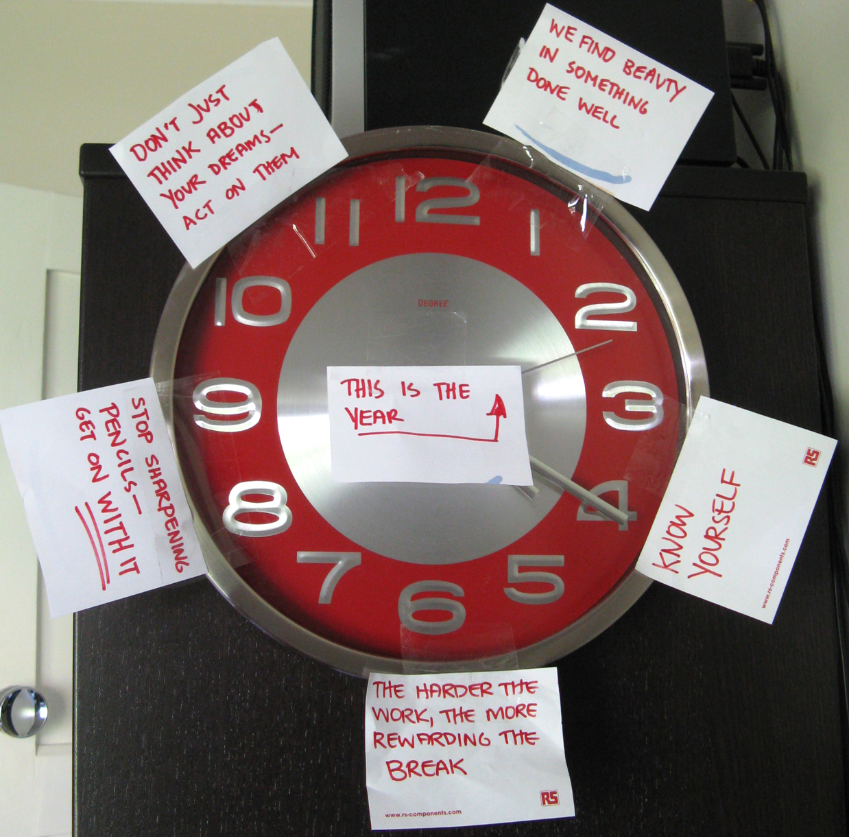 SCULPTURE BY THE DESK Positive Affirmation Clock