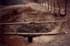 Abertura de um poço na caatinga