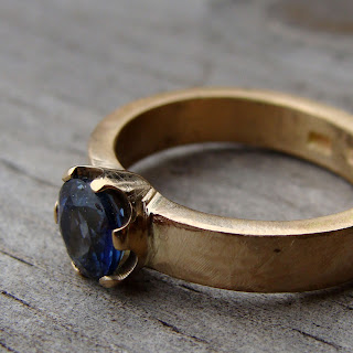 gold sapphire ring