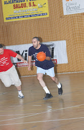 Jugando a baloncesto en una convención