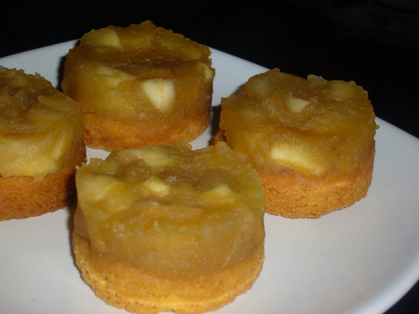 Palets Bretons et ses pommes confites recettes Petits entremets mousseux cannelle citron, sur coussin de sablés bretons ...