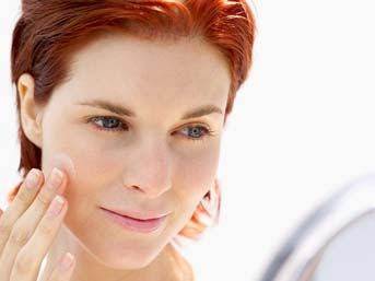 Kadınlar savaşa bile makyajla gider