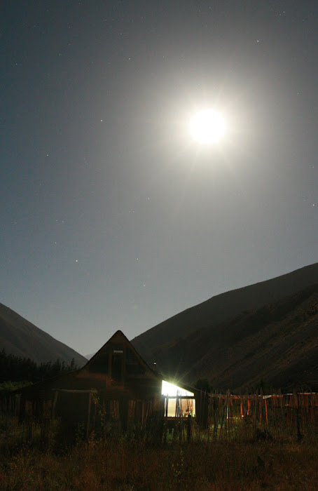 Refugio Alcohuaz con luna llena, es un espectaculo ver los cerros bañados de la luz de la Luna