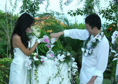 VIETNAMESE BEAUTIES: Hong Anh's Wedding Party!