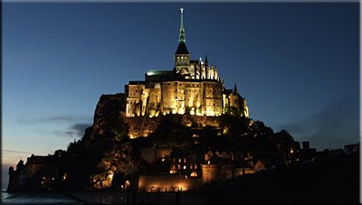 Vista nocturna de Mont Saint-Michel
