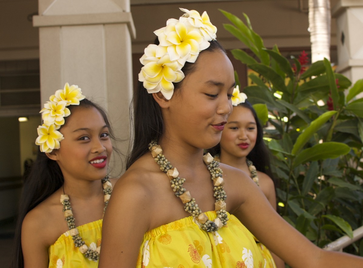 Maui Observer: Hawaiian Hula Girls