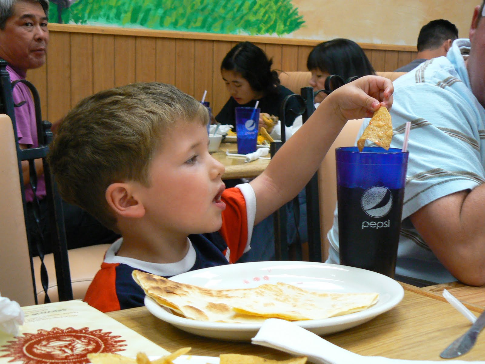 The Many MiniAdventures of the Wards The proper way to eat chips and