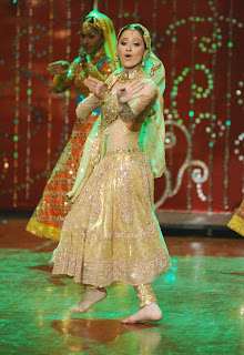 Beautiful bare feet Sanjeeda Sheikh dancing at the astitva awards