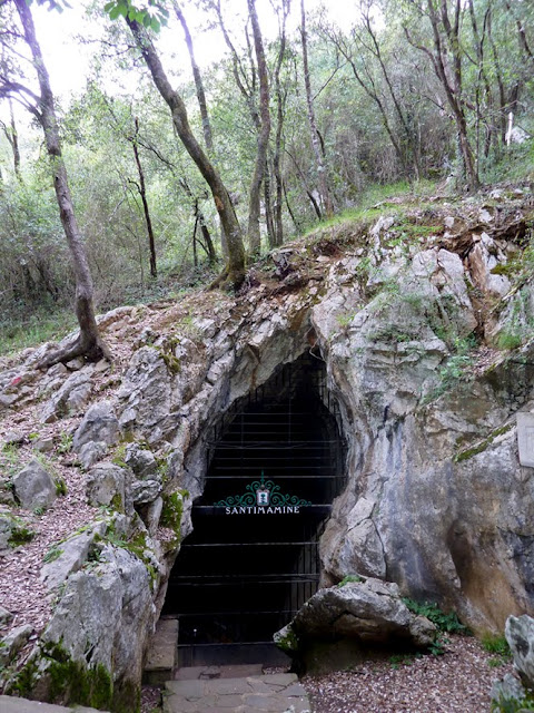 Entrada a la Cueva de Santimamiñe