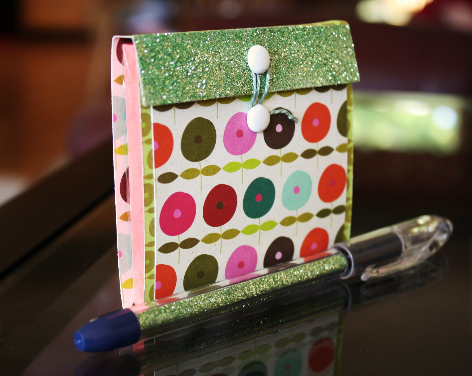 Tutorial for Sticky Note Holder and Glitter Pen! Bits of Paper