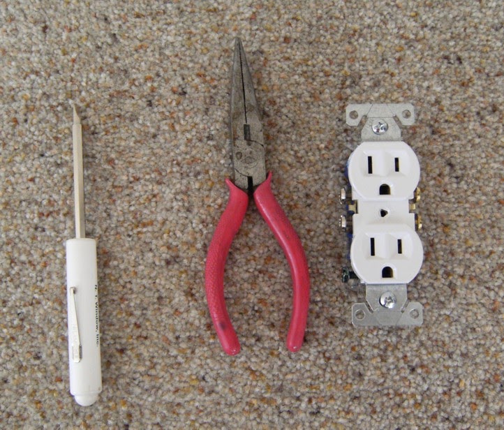 Marti's DIY Yes, You CAN Replace Your Electrical Outlets. Here's How.