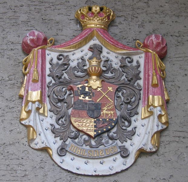 [621px-Schloss_Sigmaringen_Wappen.jpg]