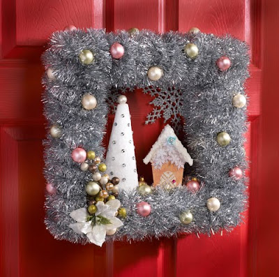 http://4.bp.blogspot.com/_FJSI89AtK0M/SxU8ChYuECI/AAAAAAAAGYo/iDzxXHvcH6E/s400/vinatge+christmas+village+wreath.jpg