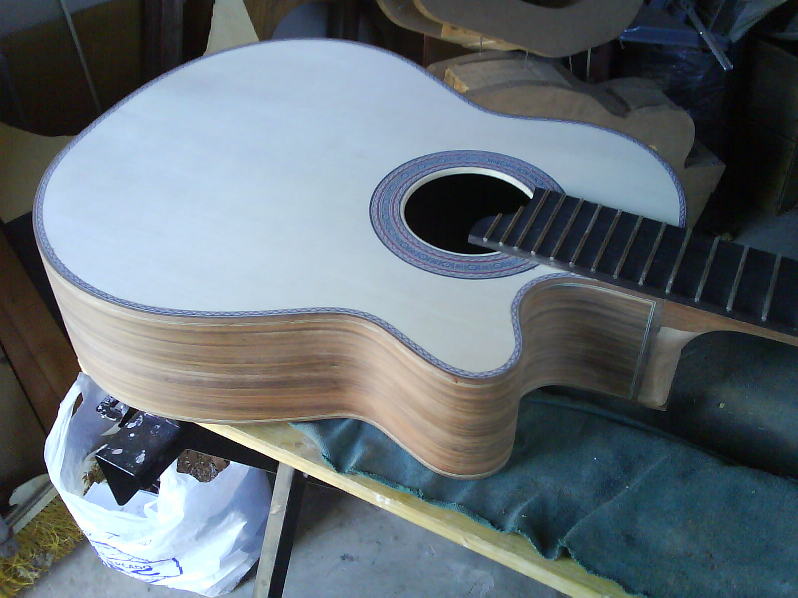 Jorge Rodriguez luthier: *Construccion de un requinto mexicano*