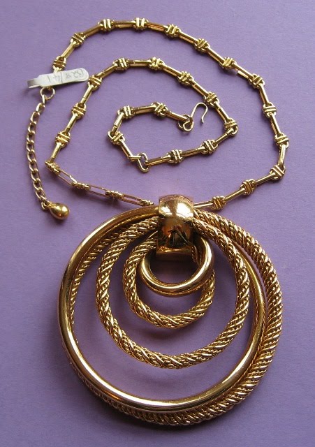 Gillian Horsup Vintage Jewellery: November 2010