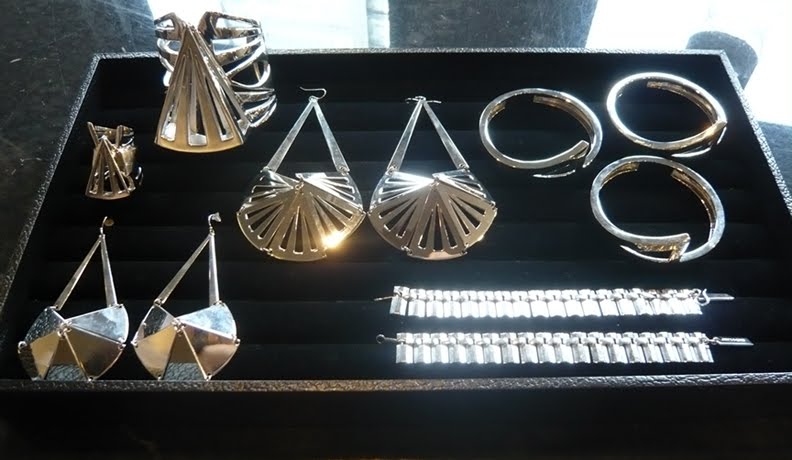 [jenny+kao+v+lulu+and+your+mom.jpg]