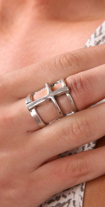 [Pamela+Love+Ring+v+SB+.jpg]