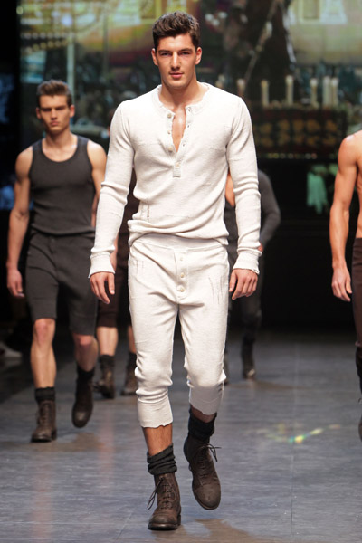 [Dolce+&+Gabbana+Menswear+Fall+2010+Collection+21.jpg]